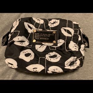 Marc Jacobs “pretty nylon” makeup bag